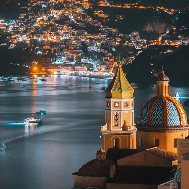✨When night falls, Positano wakes up. ✨Beautiful photo @polamm❤️Have you ever been in Amalfi Coast? Tag us in the photos and we will share them again#enjoythecoast #sorrentocoast #costieraamalfitana #amalficoast #igersitalia #italy_vacations #traveltheworld #italytrip #bestplacesmagazine #destinationearth #earthpix #night #praiano
