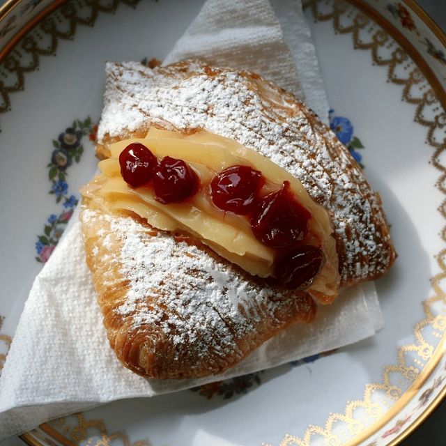 Among the countless creations of the Campania and Amalfi confectionery tradition, one of the best known and appreciated is the Santa Rosa sfogliatella, garnished - compared to the classic riccia - with soft custard and black cherries. Everyone knows it but few know that it was not born in Naples but on the Amalfi Coast.Its origins, in fact, go back to the distant 1600s, in the small convent of Santa Rosa perched on a cliff at the entrance to Conca dei Marini. It is said that one day, the nun in charge of the kitchen prepared one with ingredients that were left over in the kitchen.The goodness of the cake was such that the Mother Superior decided to sell it to the villagers. Every day there was a long queue of people waiting who wanted to taste these small sfogliatelle, which was given the name of the saint to whom the monastery was named. And on the occasion of his feast, on August 30, they were offered to the inhabitants of the town. Even today in Conca dei Marini there is a festival dedicated to the Santa Rosa sfogliatella with the distribution of thousands of these sweets produced by local pastry shops.
*
*
#enjoythecoast #sorrentocoast #costieraamalfitana #amalficoast #igersitalia #italy_vacations #traveltheworld #italytrip #bestplacesmagazine #destinationearth #earthpix #sfogliatella #santarosa #tradition