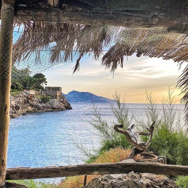 Postcard from the idyllic “Cove of the Fountains” in Marciano ??Around here there are certain places that are breathed with the soul.✨?@il_capitan_cook#enjoythecoast #sorrentocoast #costieraamalfitana #amalficoast #igersitalia #italy_vacations #traveltheworld #italytrip #bestplacesmagazine #destinationearth #earthpix